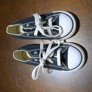 Converse Chucks Black &‎ White Tennis Shoes Size 9
